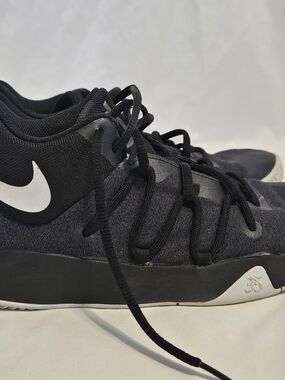 NIKE- Boys KD TREY Black Basketball Sneakers SZ 6.5Y